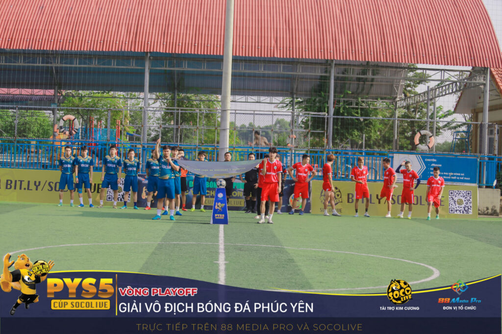 Màn ra trận giữa Lôm Côm FC và Tam Quan FC