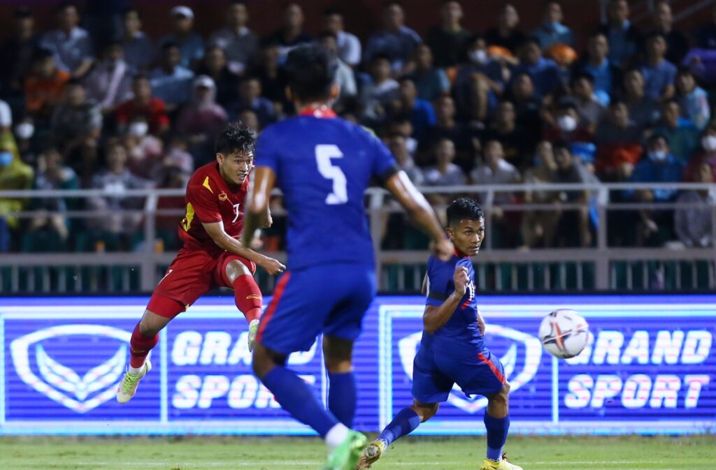 Ngôi sao trẻ Nguyễn Thanh Nhân nâng tỷ số 2-0 cho ĐT Việt Nam