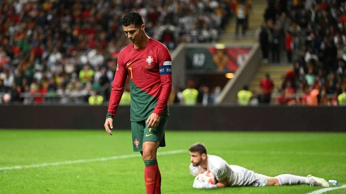 Phong độ Ronaldo ngày càng đi xuống khiến anh bị nhiều chỉ tríchPhong độ Ronaldo ngày càng đi xuống khiến anh bị nhiều chỉ trích