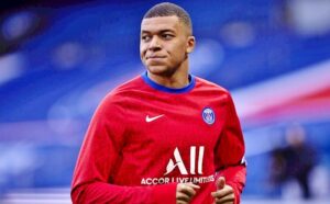 Cầu thủ Kylian Mbappe chuẩn bị cho World Cup 2022