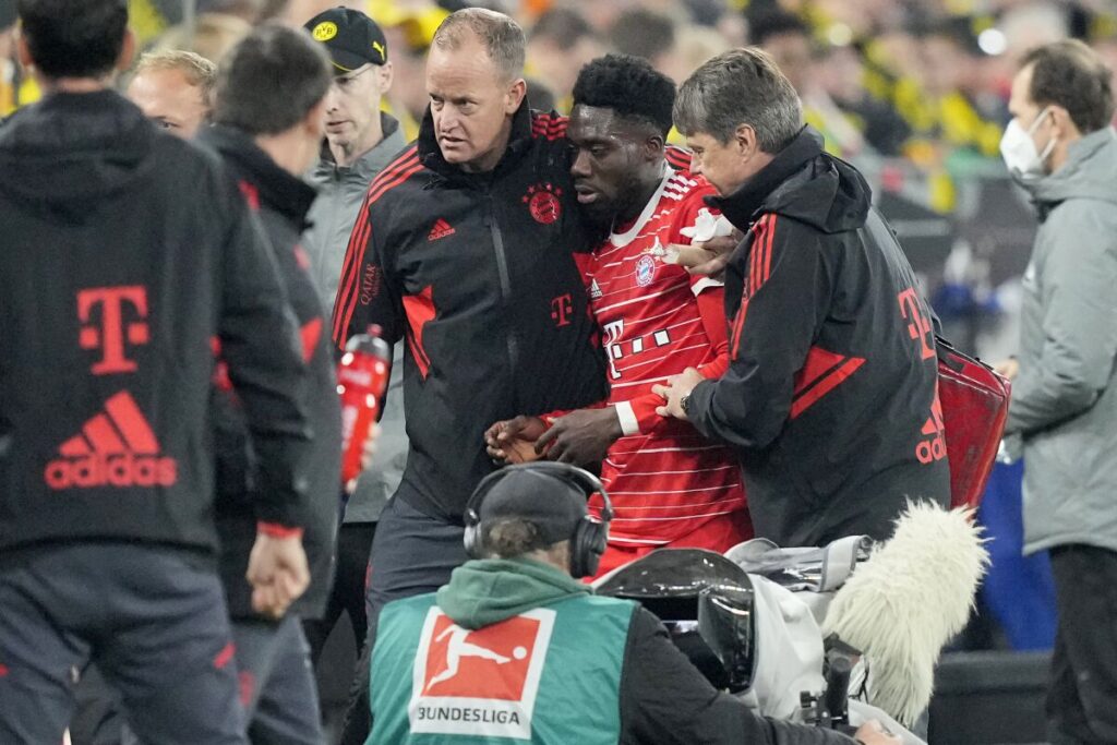 Alphonso Davies gặp trận thương nặng tại Bundesliga