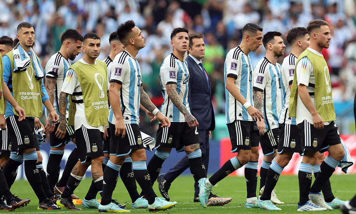 Argentina chiến đấu cho tấm vé đi tiếp tại World Cup