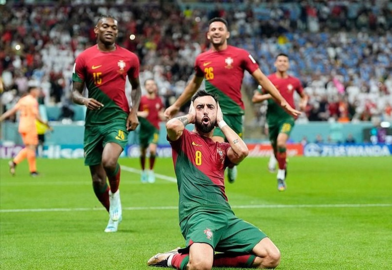 Bruno Fernandes tỏa sáng với cú đúp giúp Bồ Đào Nha giành suất vào vòng sau