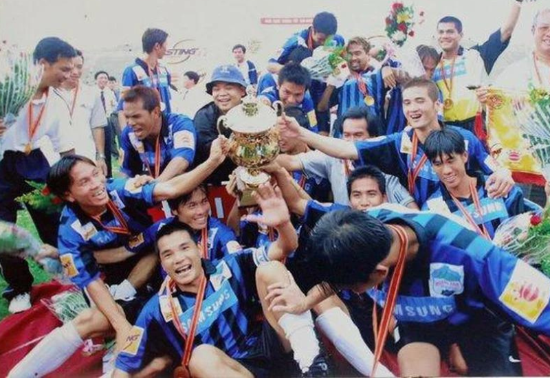 CLB HAGL vô địch V-League 2003