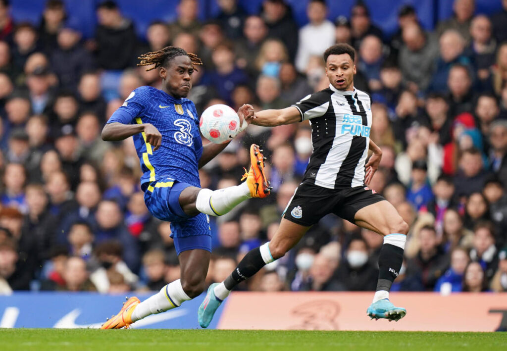 Chelsea gặp quá nhiều bất lợi trước Newcastle