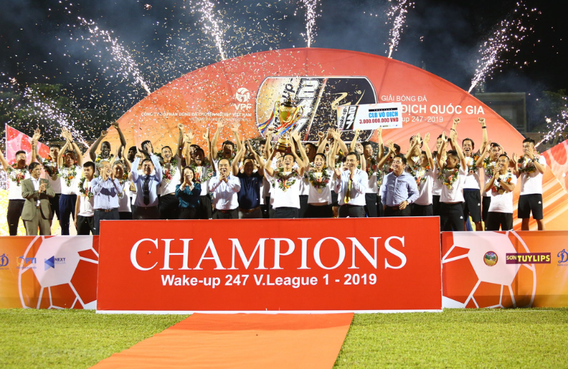 Đỗ Hùng Dũng vô địch cùng V-League 2019 cùng Hà Nội FC.