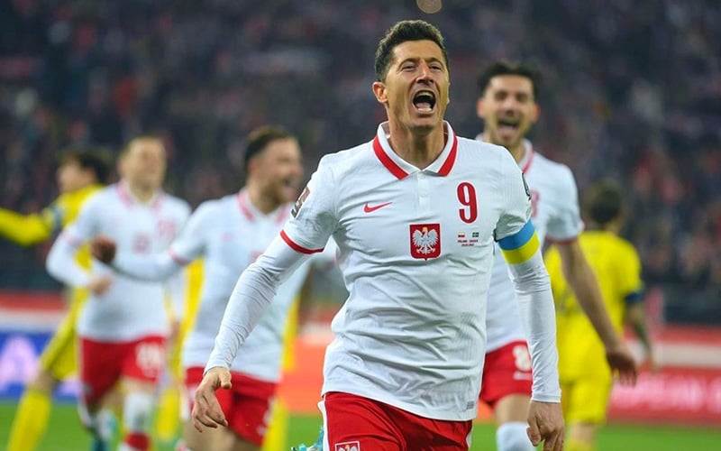 Lewandowski miệt mài tìm bàn thắng đầu tiên