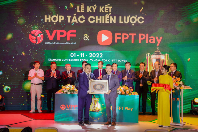 Lễ ký kết hợp tác giữa VPF và FPT Play kéo dài trong 5 năm