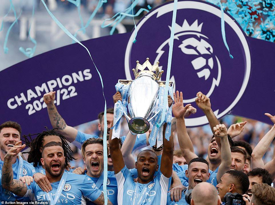 Manchester City cần sớm định hình lại để có thể bảo vệ ngôi vương