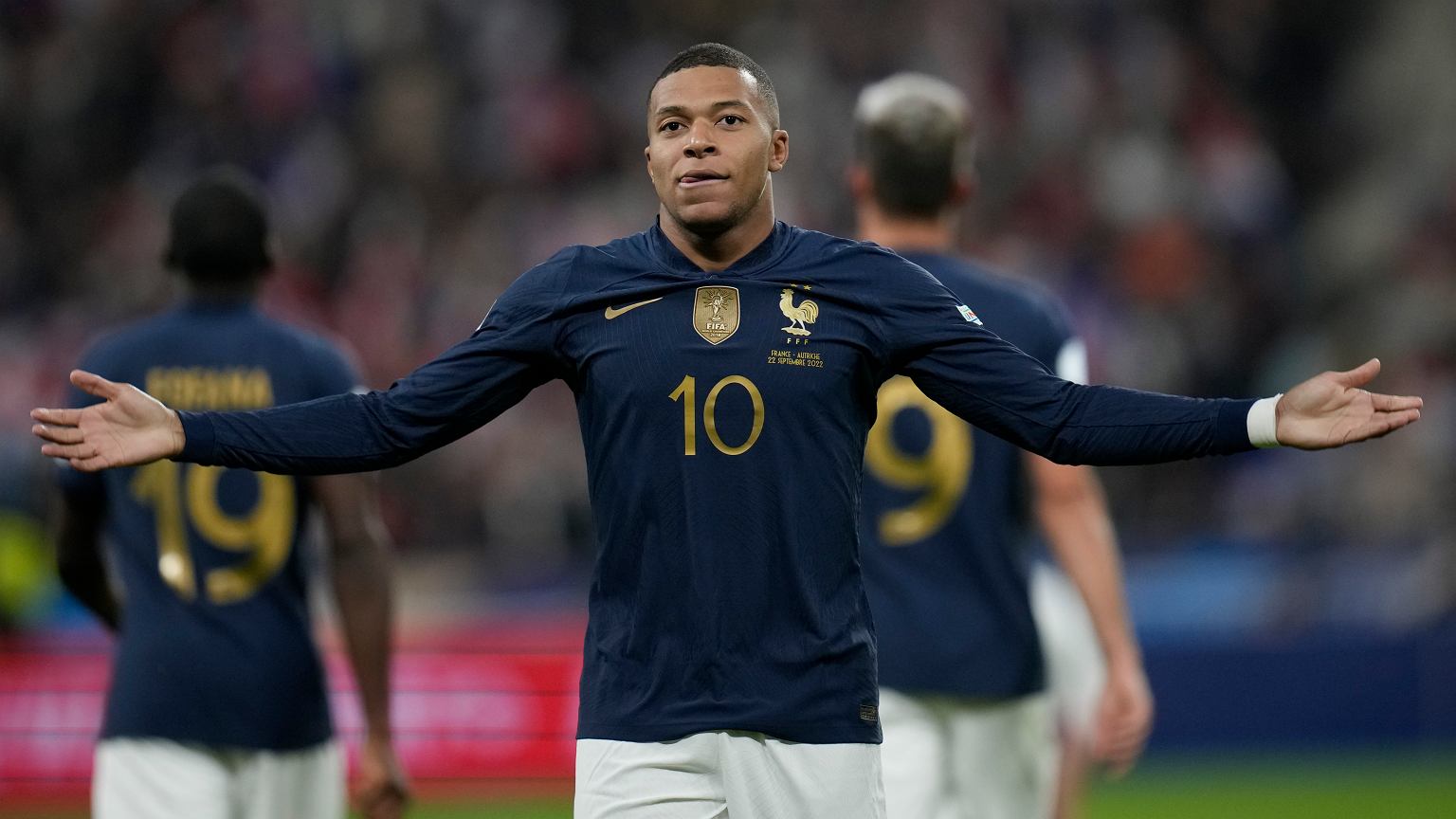 Mbappe bảo vệ ngôi vô địch World Cup