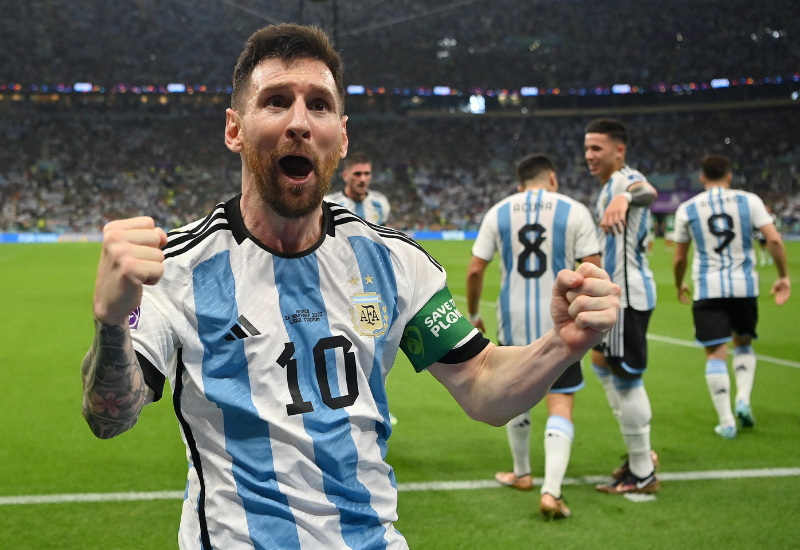 Niềm vui của Messi sau khi mở tỷ số cho Argentina với pha dứt điểm đẹp mắt