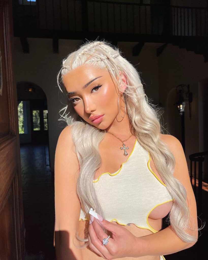 Nữ người mẫu Nikita Dragun với thân hình nóng bỏng