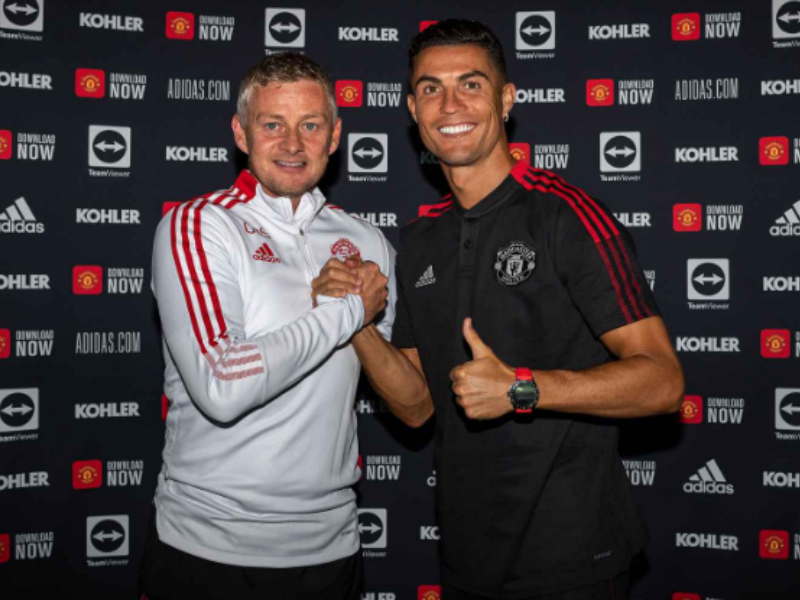 Ronaldo chính thức trở lại CLB Manchester United