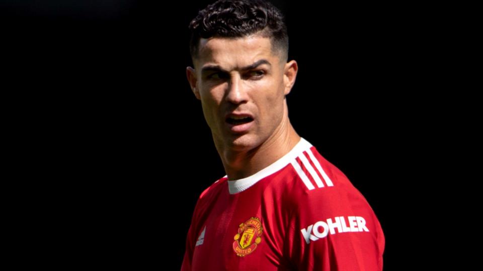 Ronaldo đã muốn rời sân Old Trafford vào mùa hè