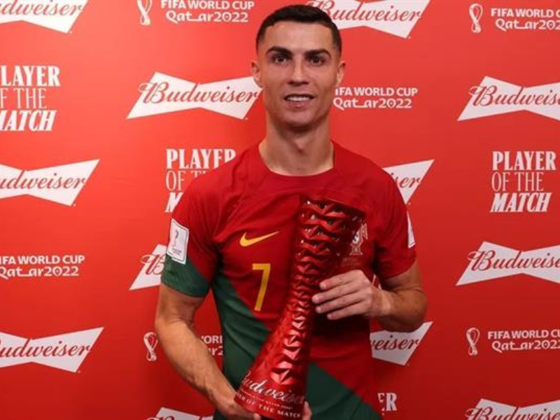 Ronaldo nhận danh hiệu Cầu thủ xuất sắc nhất trận đấu