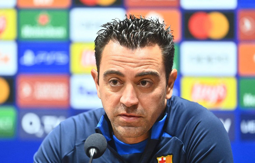 Thầy trò Xavi đã vươn lên ngôi đầu bảng xếp hạng La Liga trước khi World Cup diễn ra