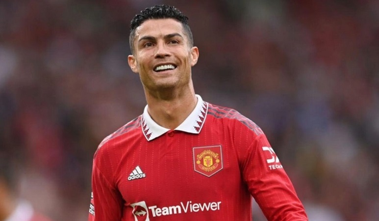 Hình ảnh Ronaldo vui sướng khi quay lại Manchester United