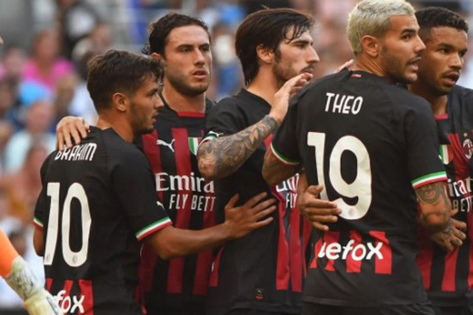 AC Milan là đội bóng vươn lên dẫn trước