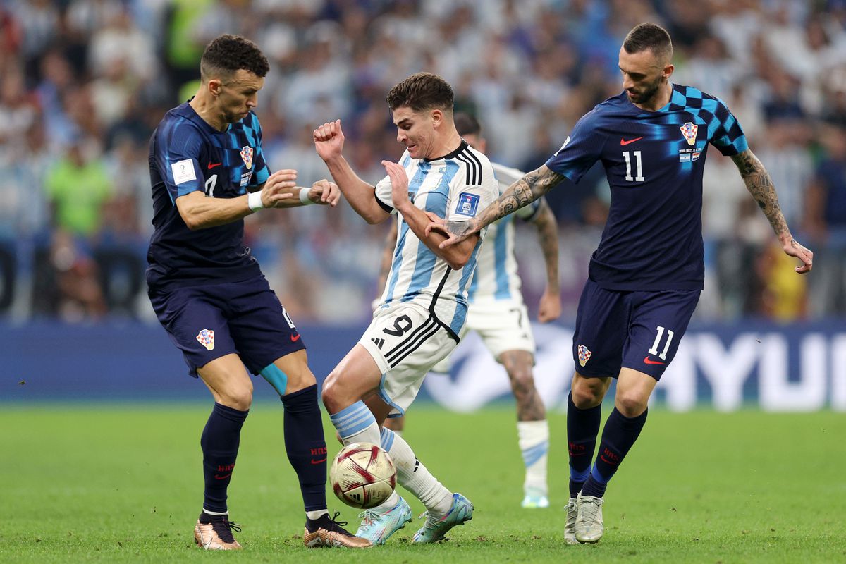 Alvarez là niềm hy vọng của bóng đá Argentina