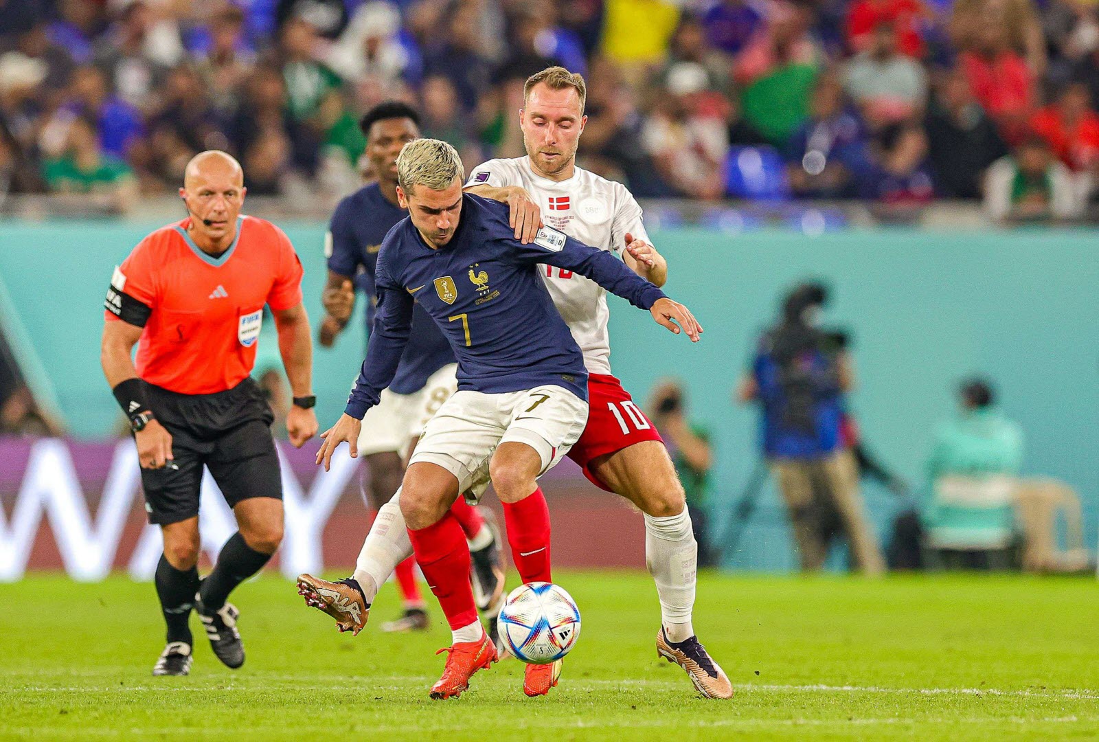 Antoine Griezmann đóng vai trò đa dạng trong lối chơi tuyển Pháp