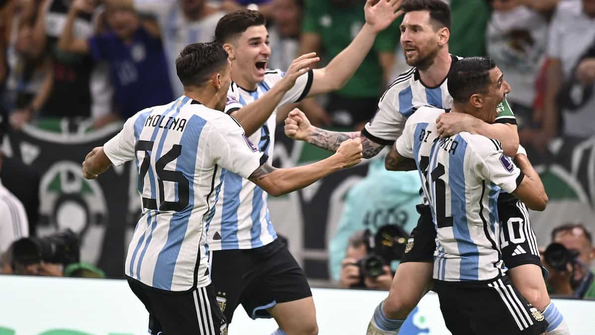 Argentina càng chơi càng tiến bộ