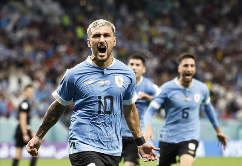 Arrascaeta lập cú đúp đưa Uruguay dẫn trước 2-0 ngay trong hiệp 1