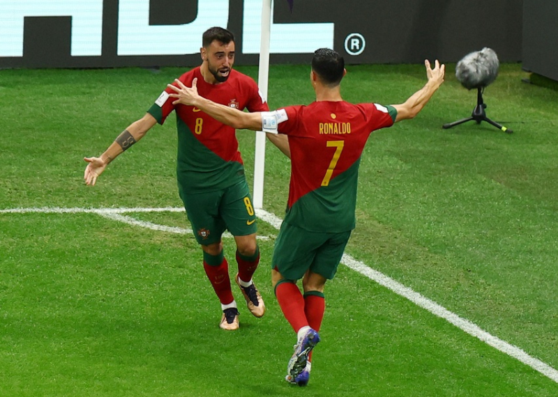 Bruno Fernandes tỏa sáng đưa Bồ Đào Nha vào vòng knock-out sớm 1 vòng đấu