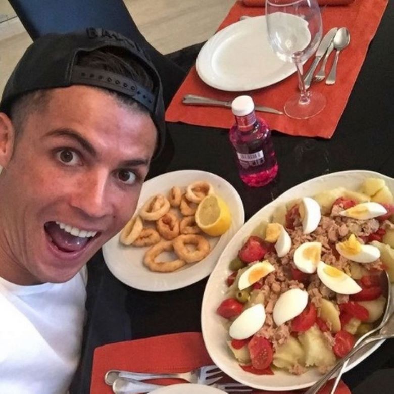 Bữa tối nhẹ nhàng nhưng nhiều calo của Ronaldo