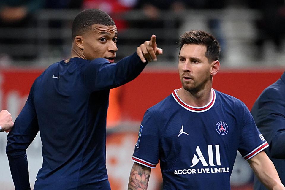 Cơn sốt mang tên Messi và Mbappe đã phủ sóng trên khắp các thành phố lớn