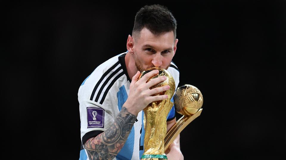 Được thi đấu bên cạnh Messi là mơ ước của mọi cầu thủ