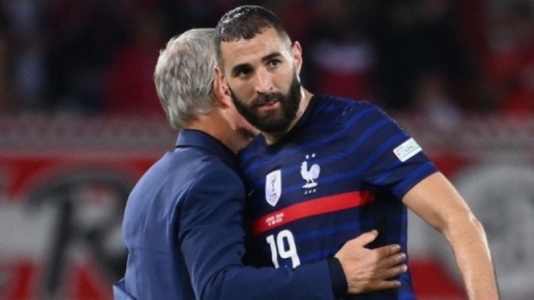 Phản ứng của Lloris và Giroud khi có thông báo Benzema trở lại