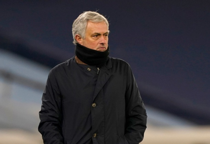 HLV Jose Mourinho được nhắm thay thế cho HLV Santos