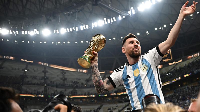 Messi đã hoàn thành bộ sưu tập danh hiệu đồ sộ của mình bằng chiếc cup vàng thế giới