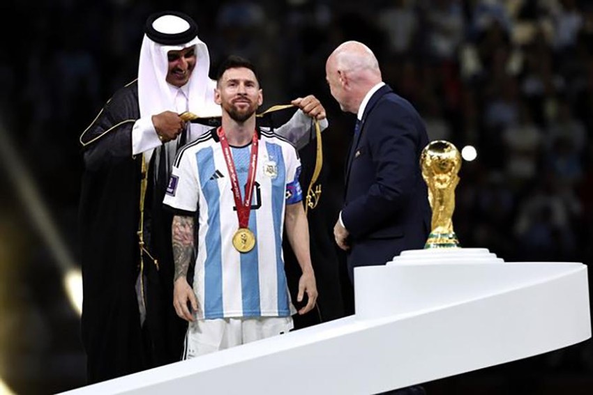 Messi xô đổ hàng loạt kỷ lục