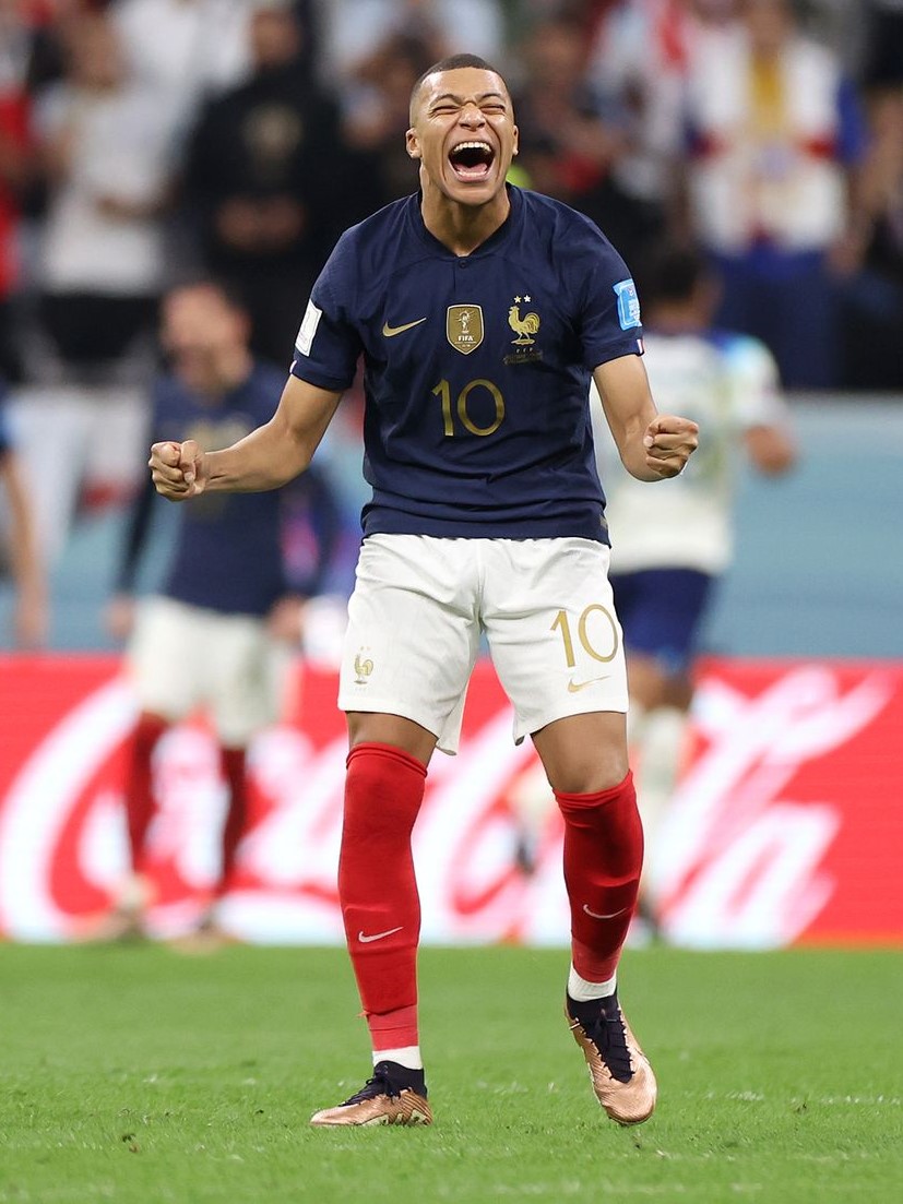 Ngay sau đó Mbappe đã phá lên cười