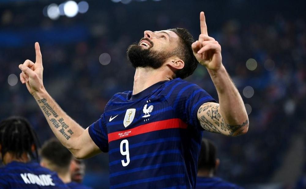 Olivier Giroud rất tôn trọng Karim Benzema