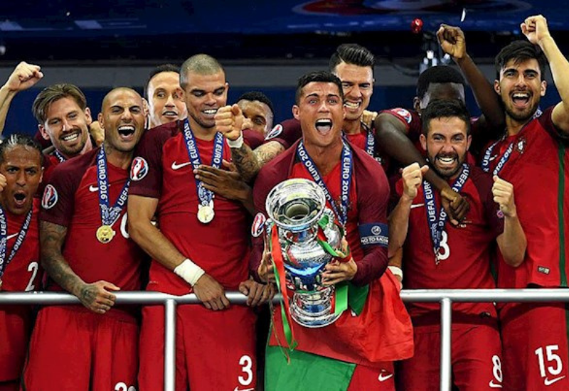 Pepe cùng Bồ Đào Nha lên ngôi vô địch tại Euro 2016