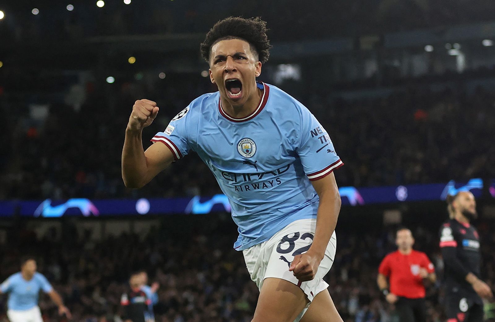 Rico Lewis đang có tương lai tươi mới tại Man City