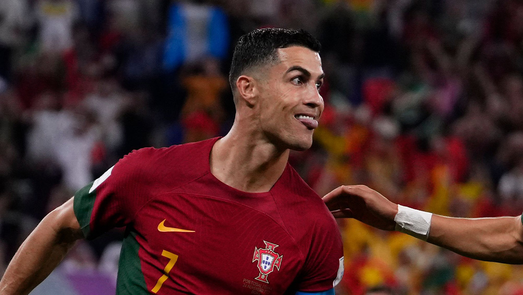 Ronaldo đang tính rời châu âu chơi bóng