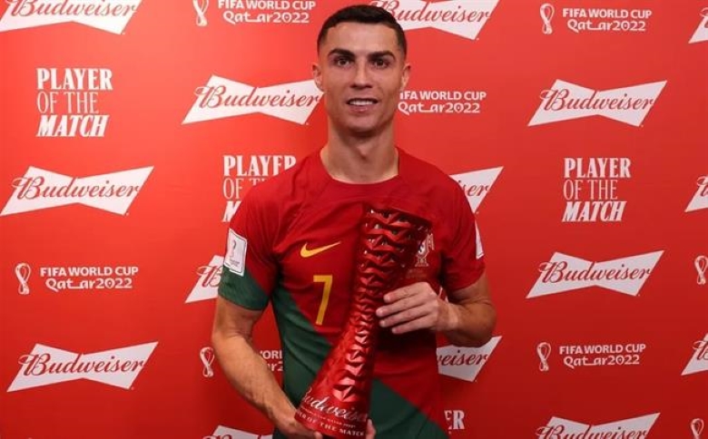 Ronaldo nhận giải MOTM trận Bồ Đào Nha - Ghana