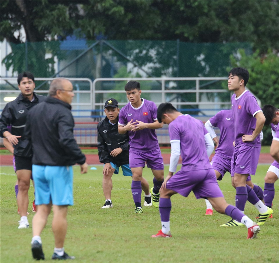 Lý do HLV Park Hang Seo “buộc” học trò đeo giày đinh khi thi đấu với Malaysia tại AFF Cup