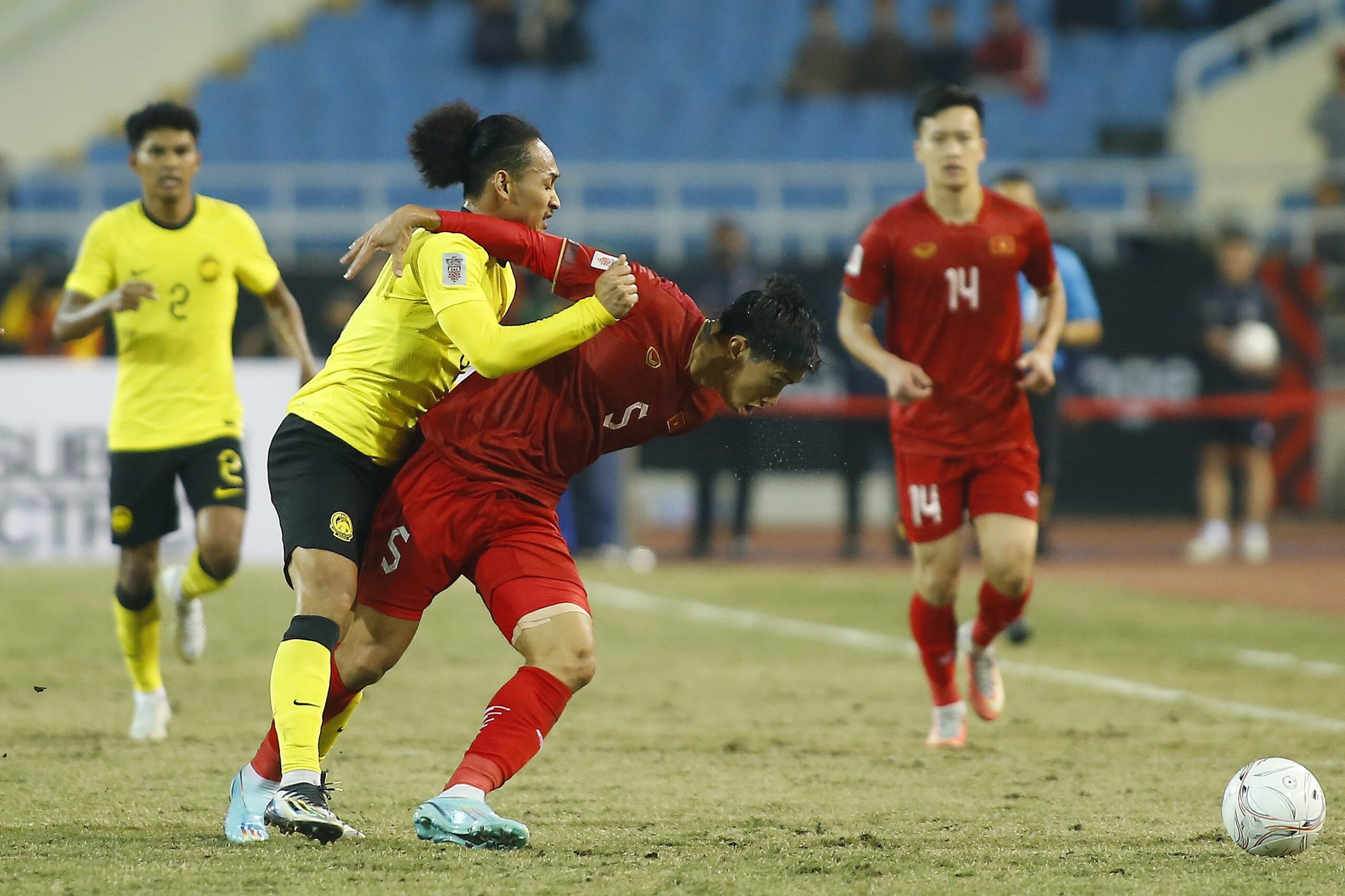 90 phút thi đấu giữa ĐT Việt Nam và Malaysia tại AFF Cup đã khái quát hết hành vi của Đoàn Văn Hậu