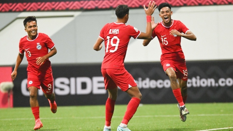 Hai đội nỗ lực tìm kiếm bàn thắng trong hiệp hai tại vòng bảng AFF Cup 2022