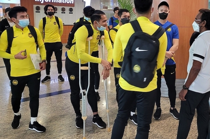 Nguyên nhân dẫn đến trụ cột hàng thủ ĐT Malaysia chấn thương tại AFF Cup