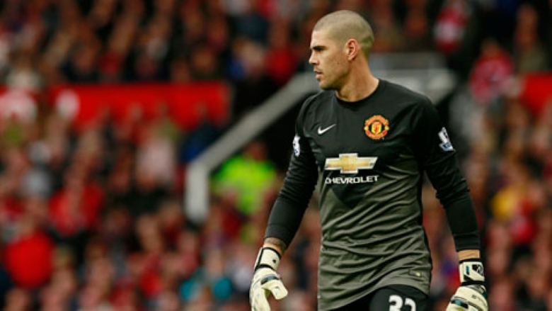 Valdes mờ nhạt trong màu áo Manchester United