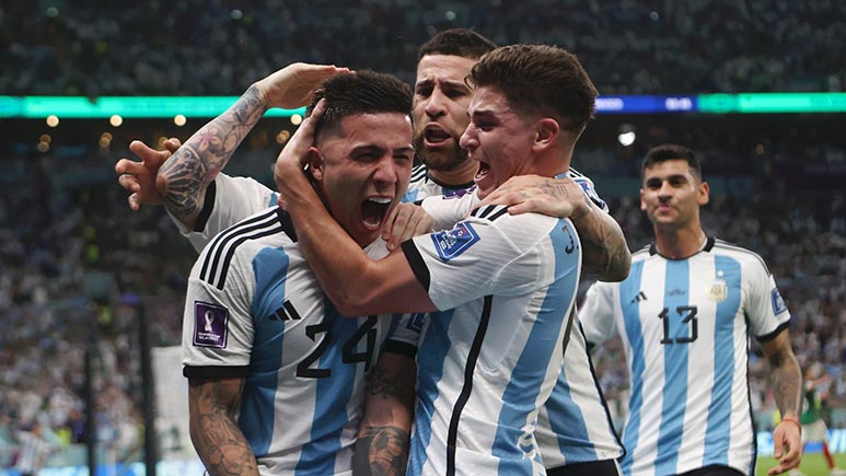 Các cầu thủ Argentina ăn mừng sau trận