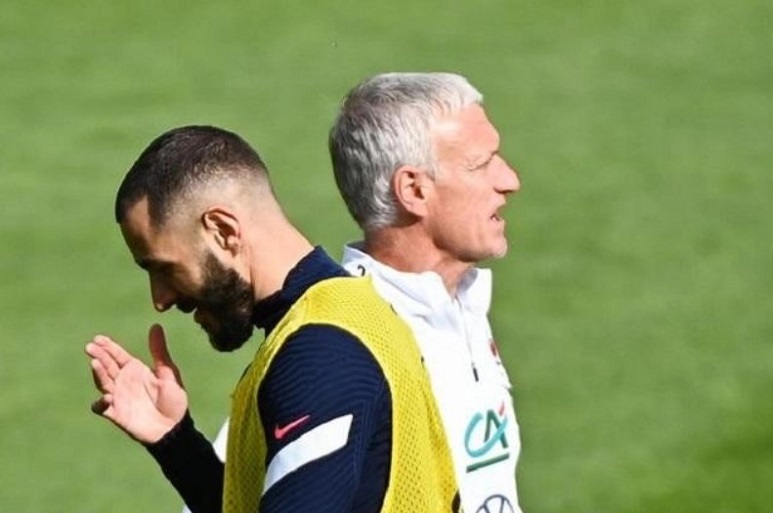 Karim Benzema ngăn cản việc HLV Deschamps tiếp tục dẫn dắt Pháp