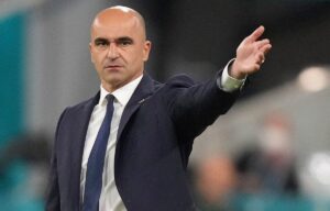 Roberto Martinez được chọn là người thay thế Santos