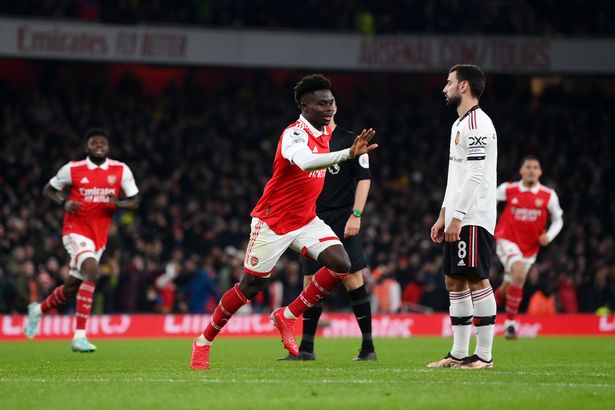 Bukayo Saka lập công đẹp mắt giúp Arsenal vượt lên dẫn trước 2-1