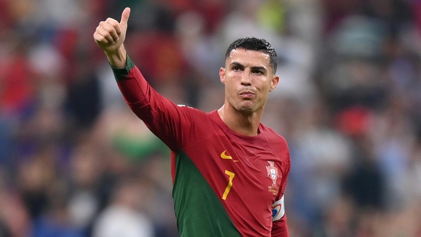 CR7 đã trở thành cầu thủ hưởng lương cao nhất thế giới